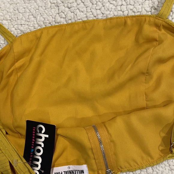 Millennial Pink Daffodil Crop Top - Picture 4 of 8